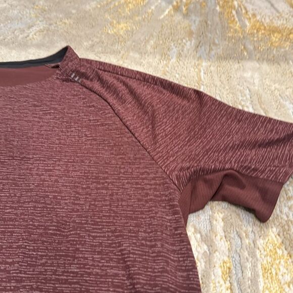 Men’s Lululemon Army colab running tee size L Burgundy rare mesh back and pits - Picture 3 of 9